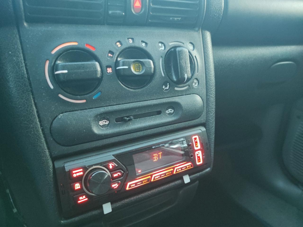 Opel Corsa 3 porte 1.2 Benz neopatentati