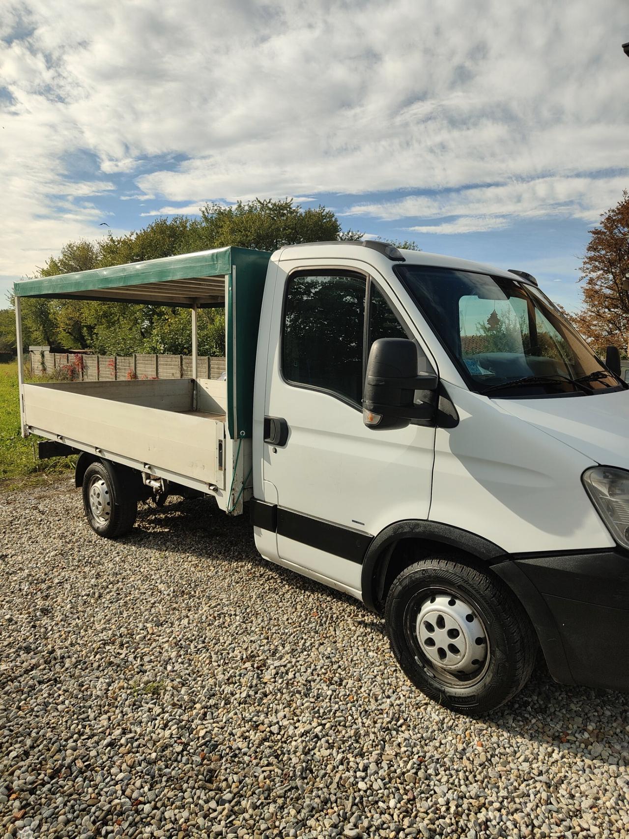 Iveco Daily 35.S10 anno 2010 con cassone fisso