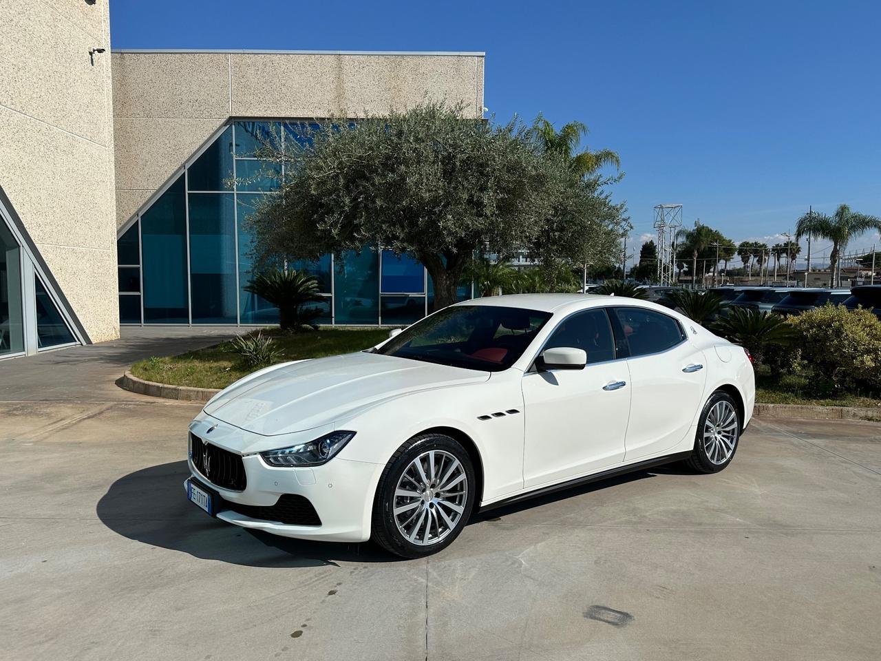 Maserati Ghibli V6 SQ4 410cv possibilità noleggio no scoring