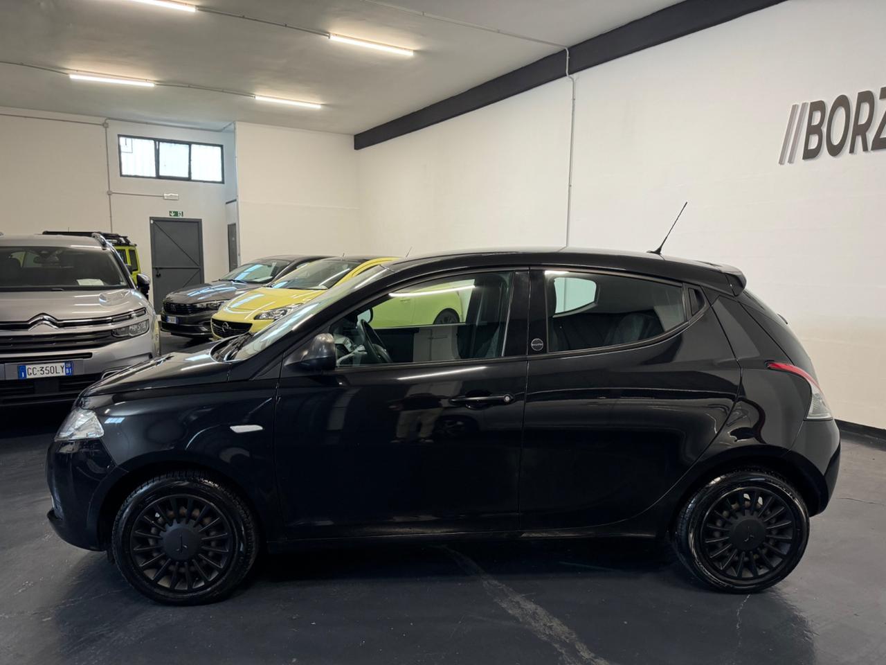 Lancia Ypsilon 1.0 50p Hybrid Ecochic PROMO!!