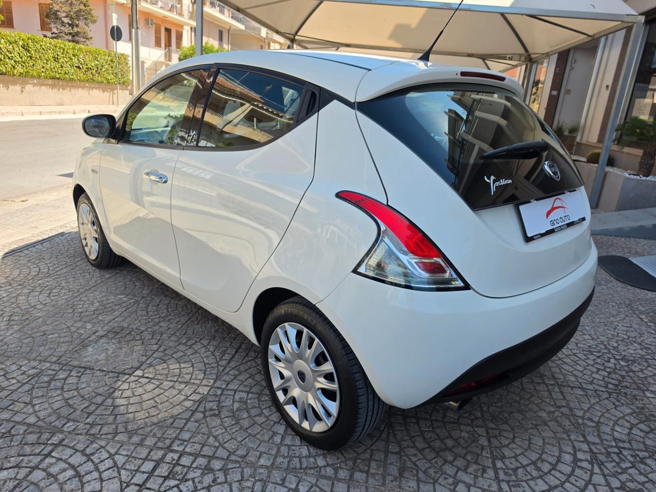 Lancia Ypsilon 1.2 69 CV 5 porte S&S Silver