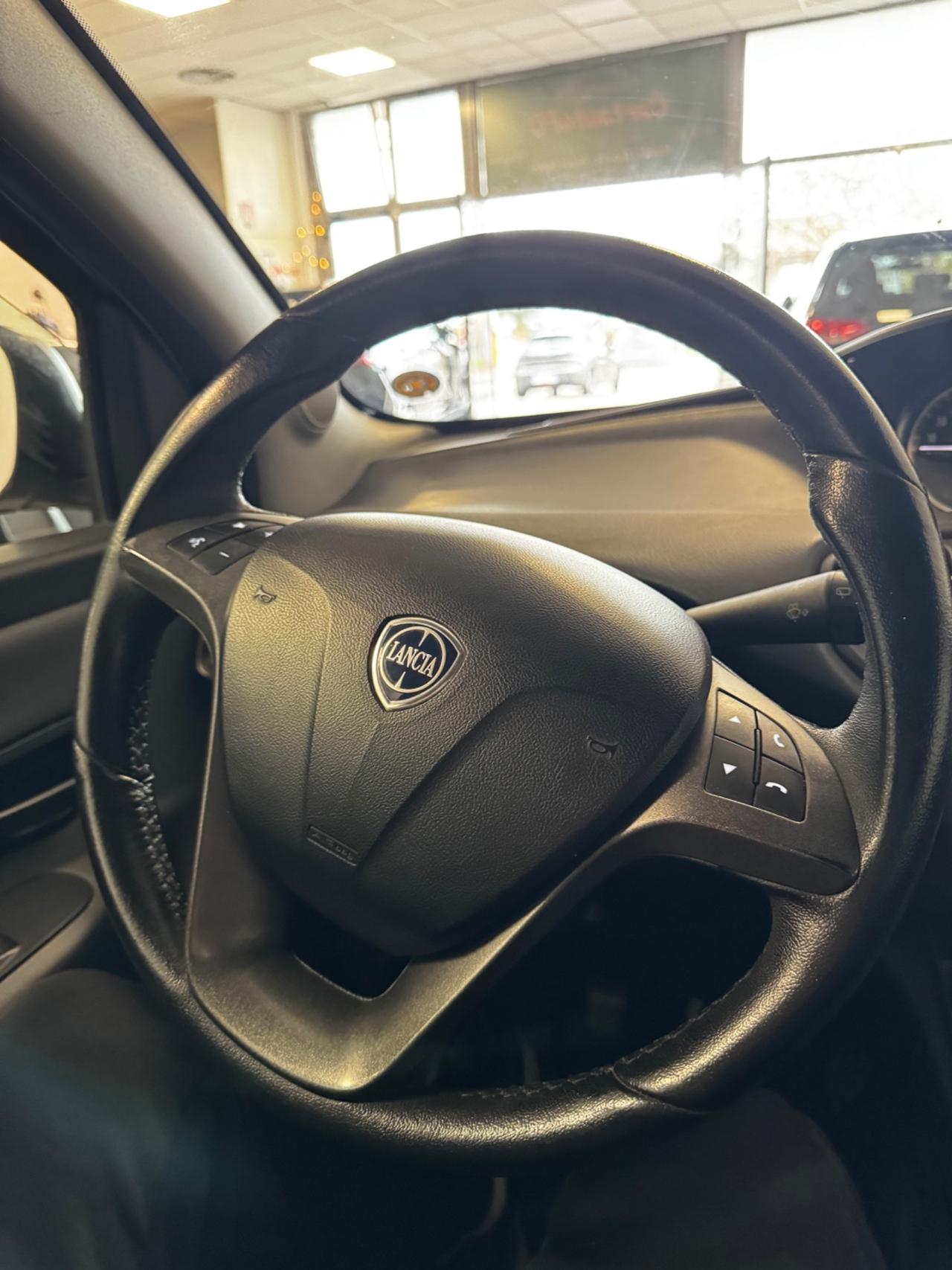 Lancia Ypsilon 1.2 69 CV 5 porte