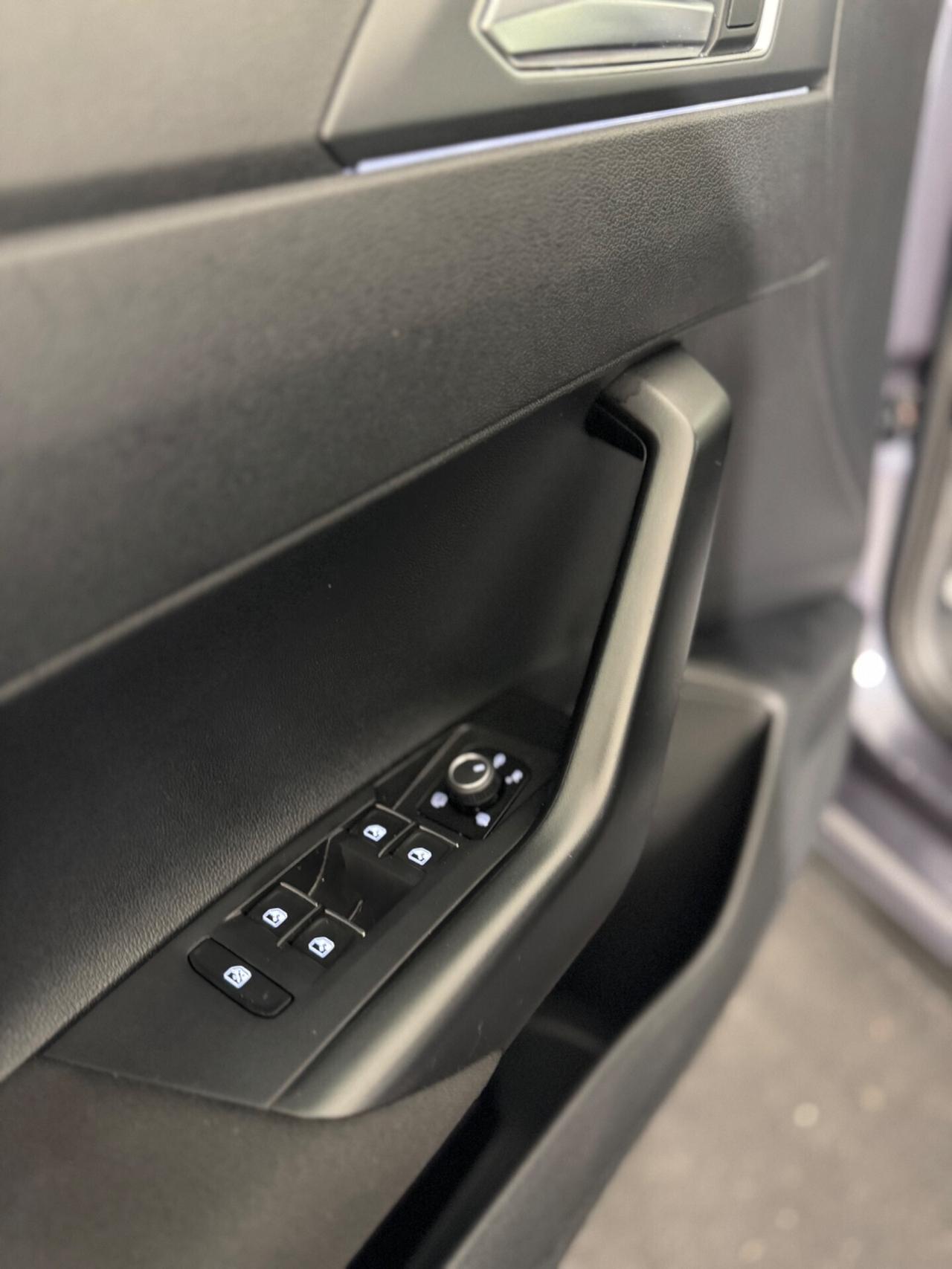 Volkswagen Polo 1.0 TSI DSG R-Line*SOLO 28.000 KM*