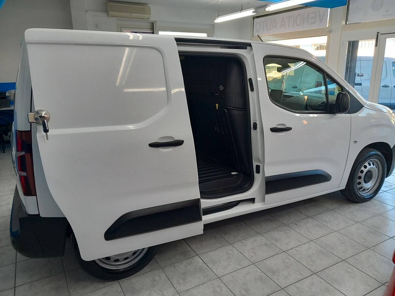 Citroen Berlingo anno 2019 automatica 1.5 diesel 172 mila km