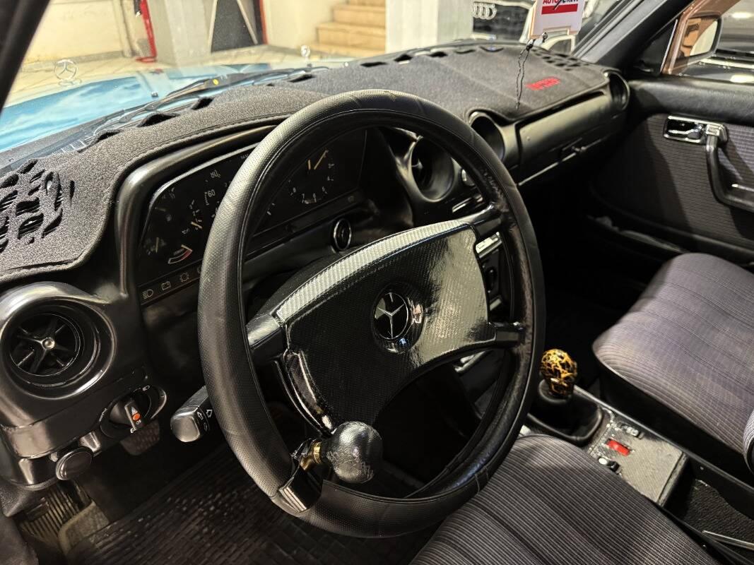 Mercedes Classe E - W123 Berlina 200
