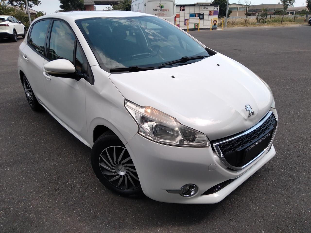 Peugeot 208 1.4 HDi 68 CV 5 porte Allure x neopatentati