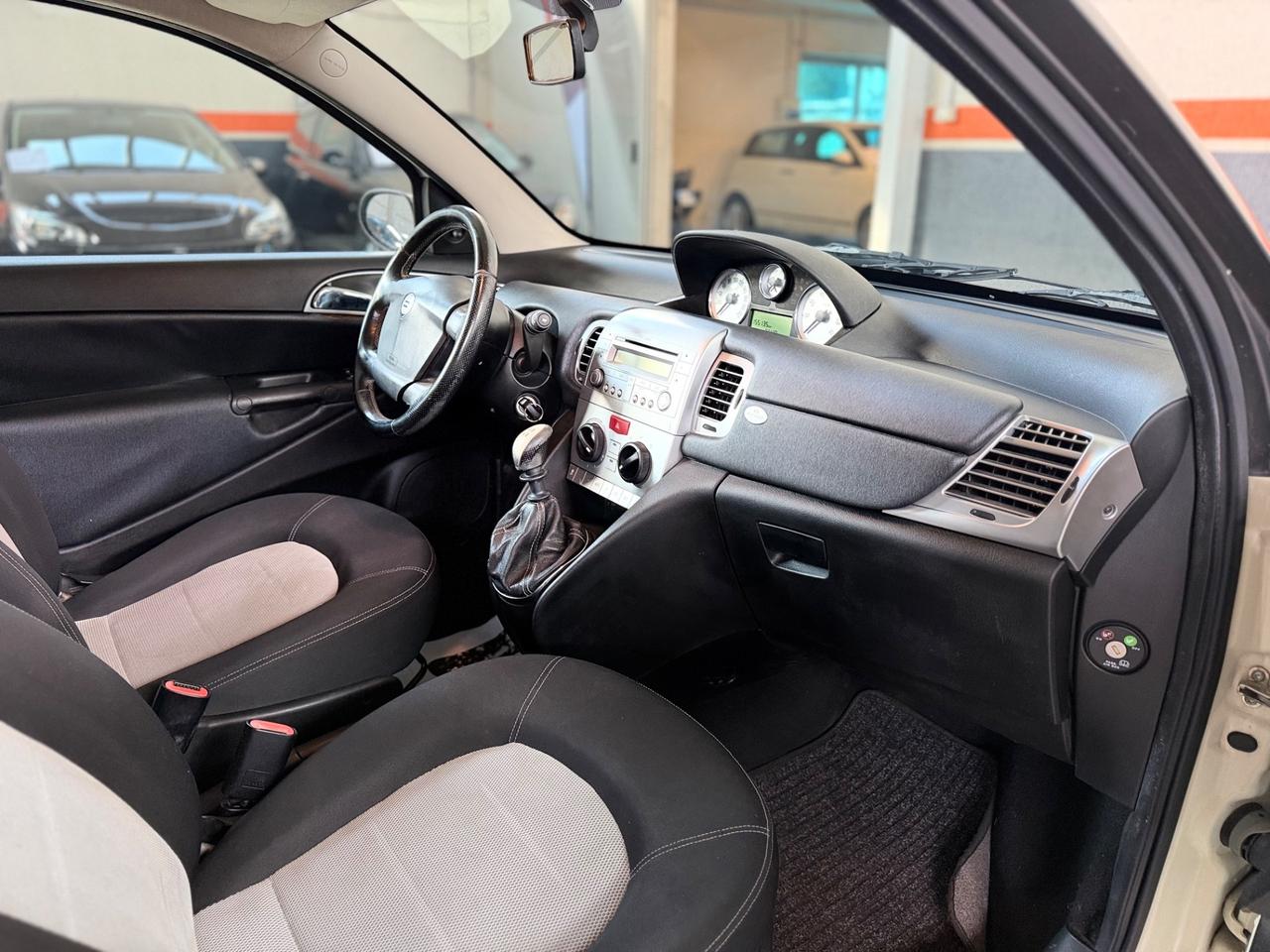 Lancia Ypsilon 1.2 Momo Design NEOPATENTATI