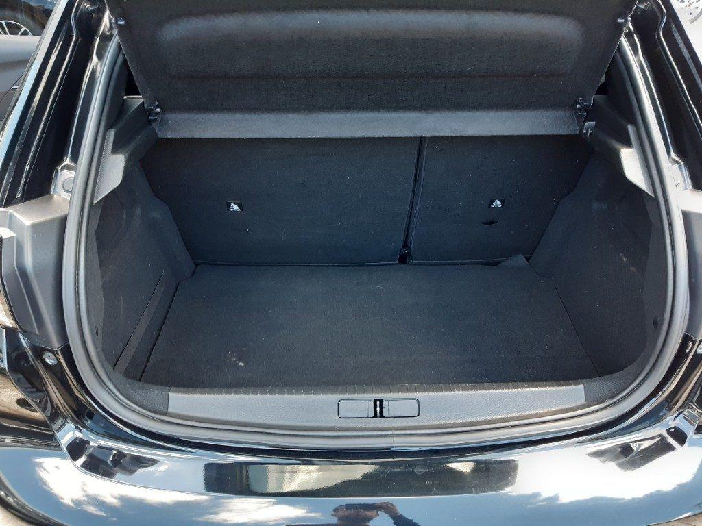 Peugeot 208 motore elettrico 136 CV 5 porte GT