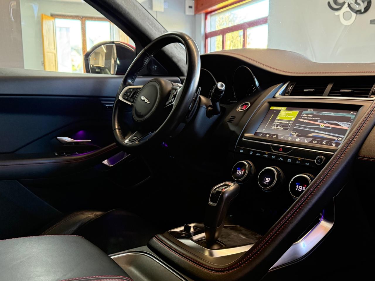 Jaguar E-Pace 2.0D 180 CV AWD aut. R-Dynamic SE FIRST EDITION