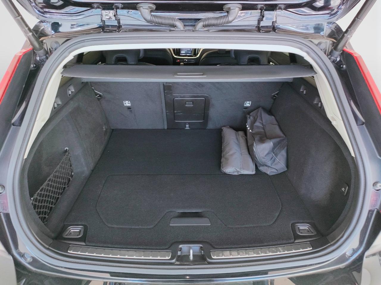 VOLVO V60 II 2023 - V60 2.0 b4 Plus Dark auto