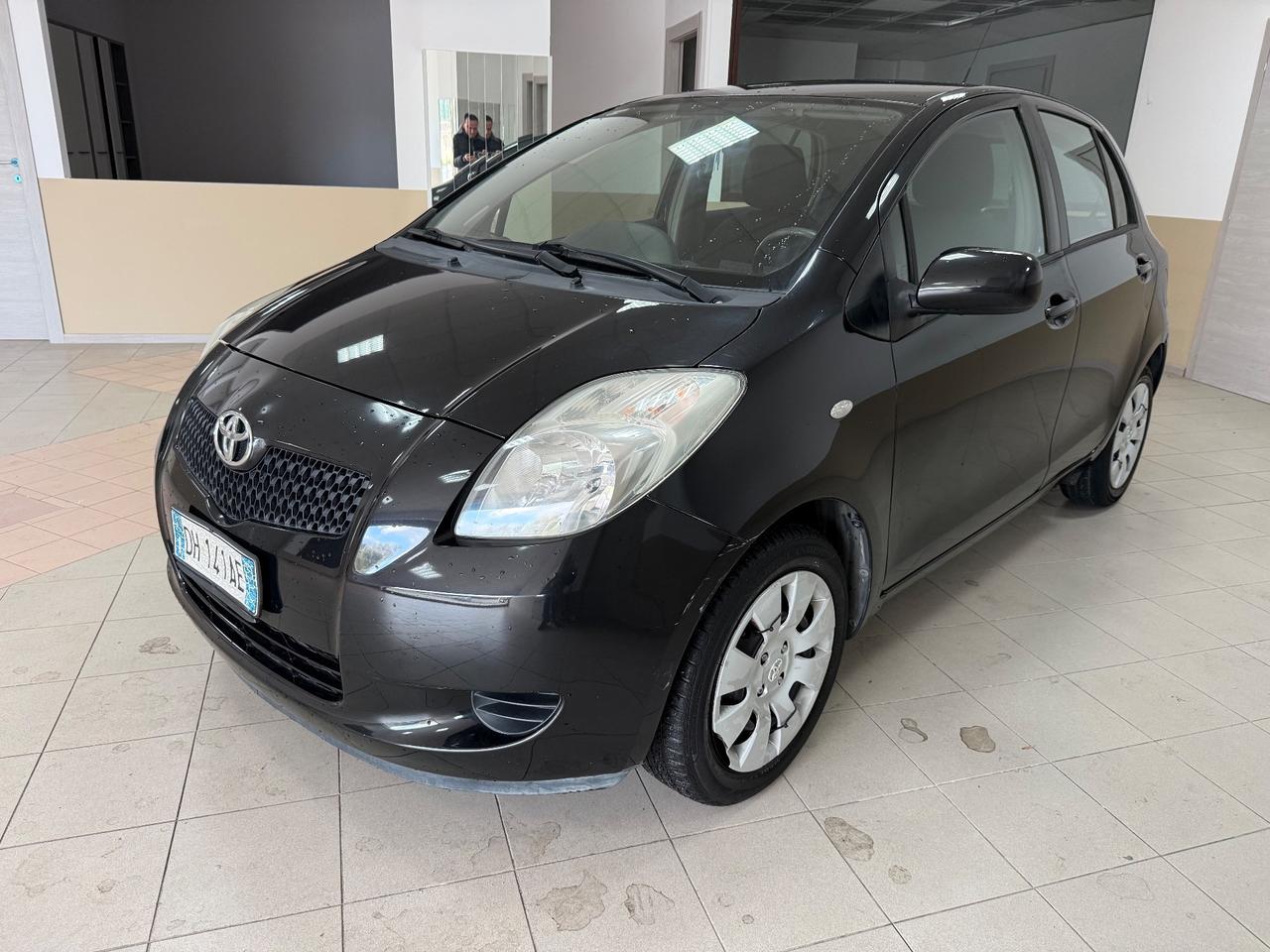 Toyota Yaris 1.0 5 porte