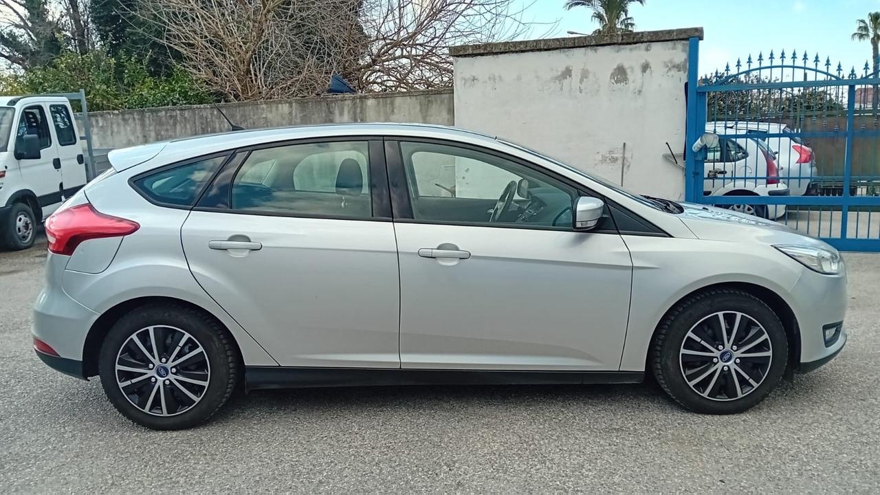 Ford focus 5P-1.6 gpl - km 86000-2015