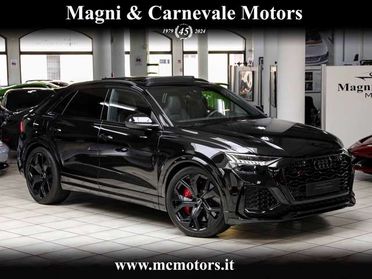 Audi RS Q8 DYNAMIC RS PLUS|CARBO|23"|TETTO|305KM/H|BLACK PACK