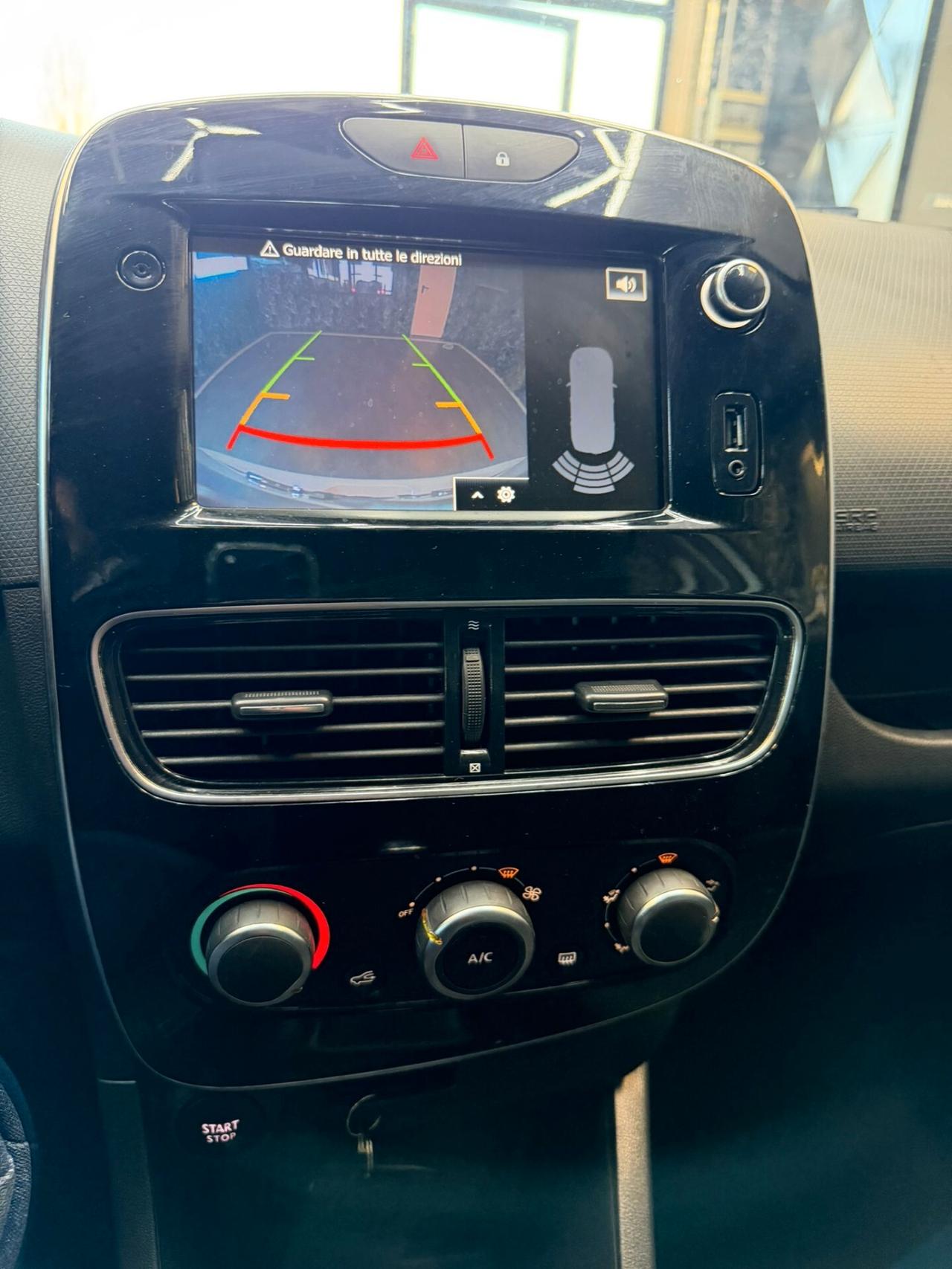 Renault Clio dCi 8V 75 CV 5 porte Moschino Life