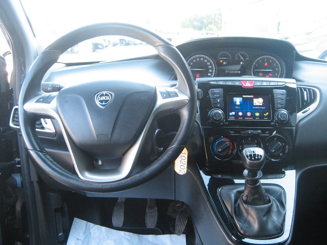 Lancia Ypsilon 1.0 FireFly 5 porte S&S Hybrid Ecochic Gold