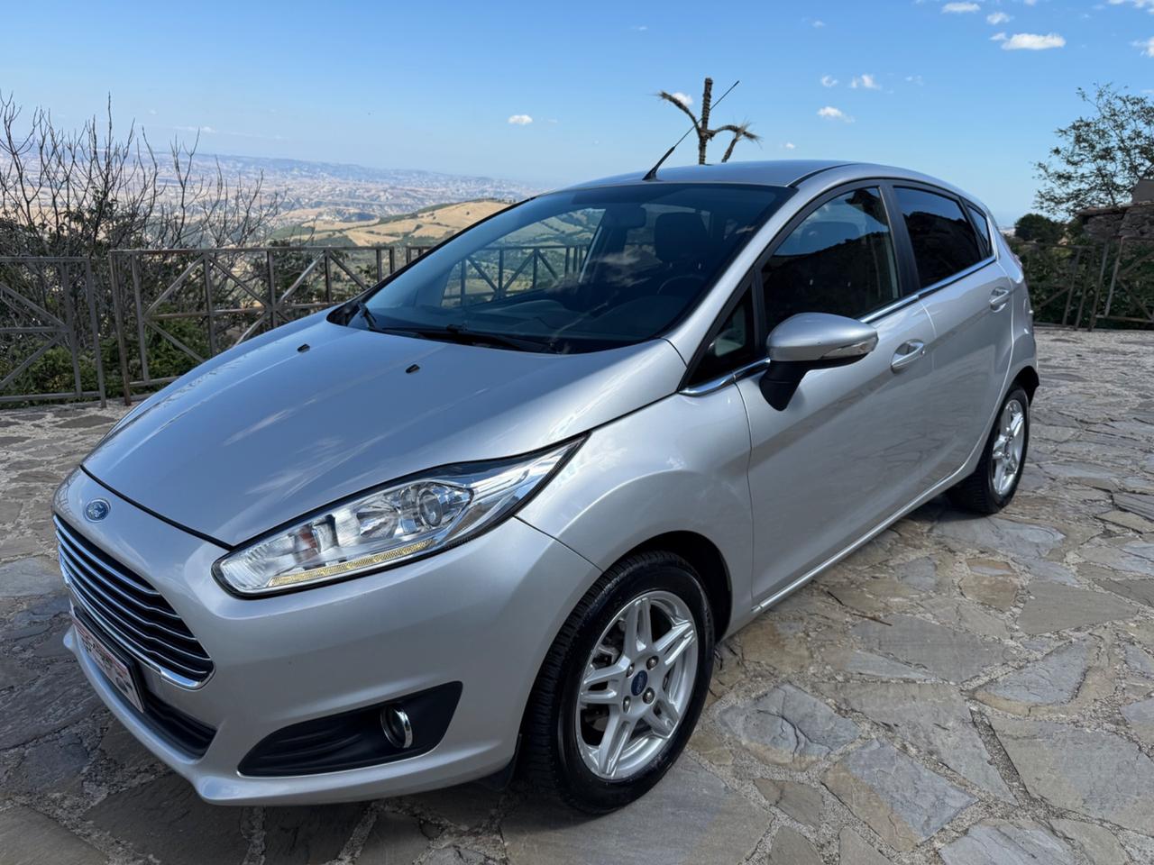 Ford Fiesta 1.5 TDCi 75CV 5 porte Titanium