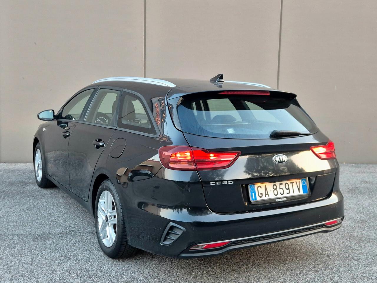 Kia Ceed Sportswagon 1.4 MPi GPL SW Urban