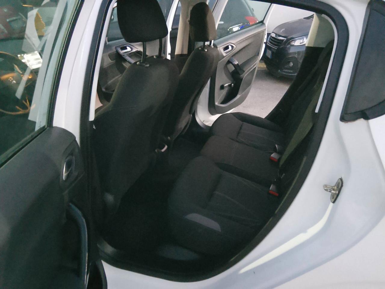 Peugeot 208 anche SENZA BUSTA PAGA