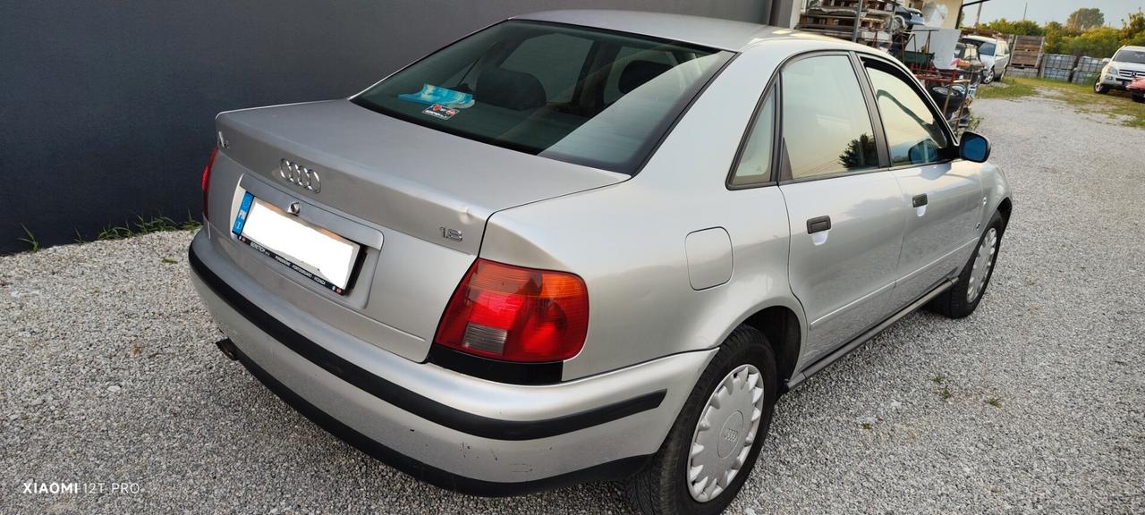 Audi A4 1.800 125cv (EPOCA-AUTOMATICA)