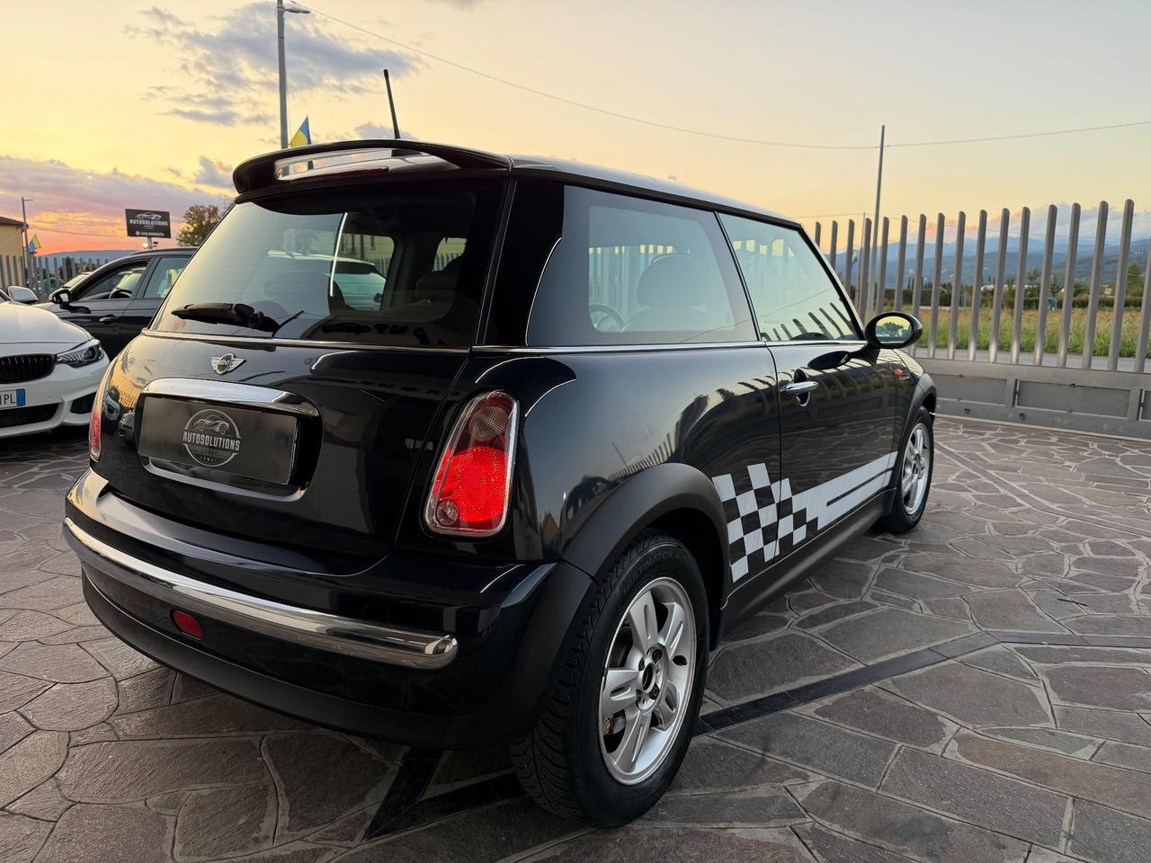 Mini 1.4 tdi One D 75cv de luxe okneopatentati