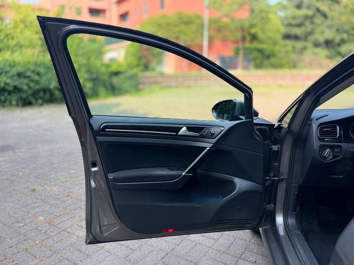 Volkswagen Golf 1.6 tdi Highline 5p dsg