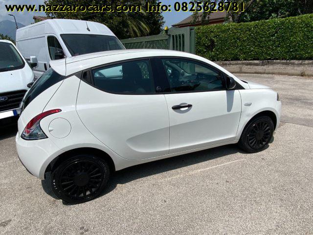 LANCIA Ypsilon 1.0 FireFly 5 porte S&S Hybrid Ecochic Silver