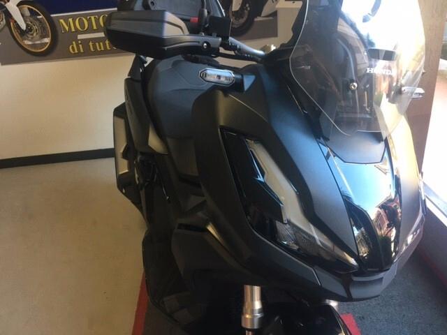 Honda ADV 350 ABS + TCS