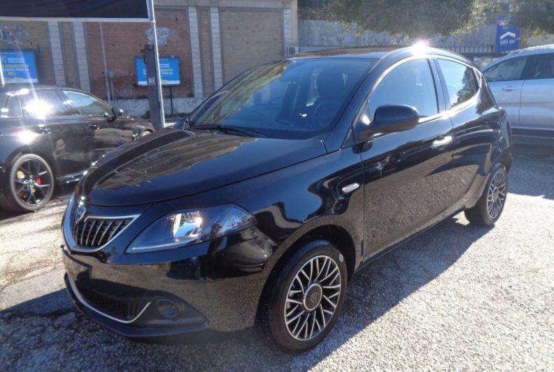 Lancia Ypsilon 1.0 FireFly 5 porte S&S Hybrid Platino