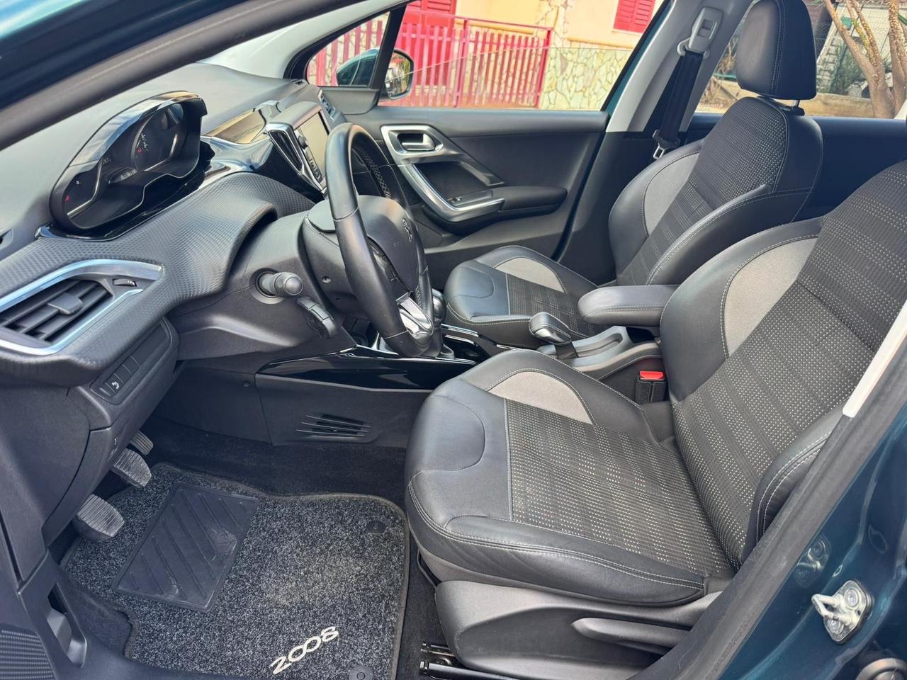 Peugeot 2008 BlueHDi 100 Allure