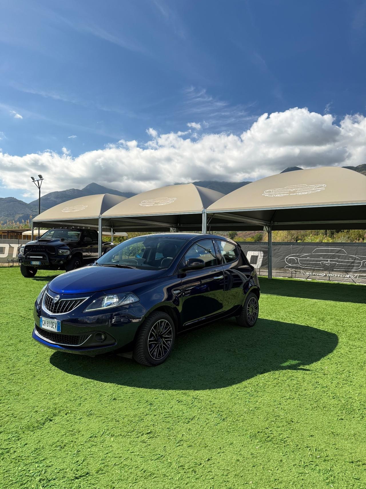 Lancia Ypsilon 1.0 5 porte Hybrid Gold