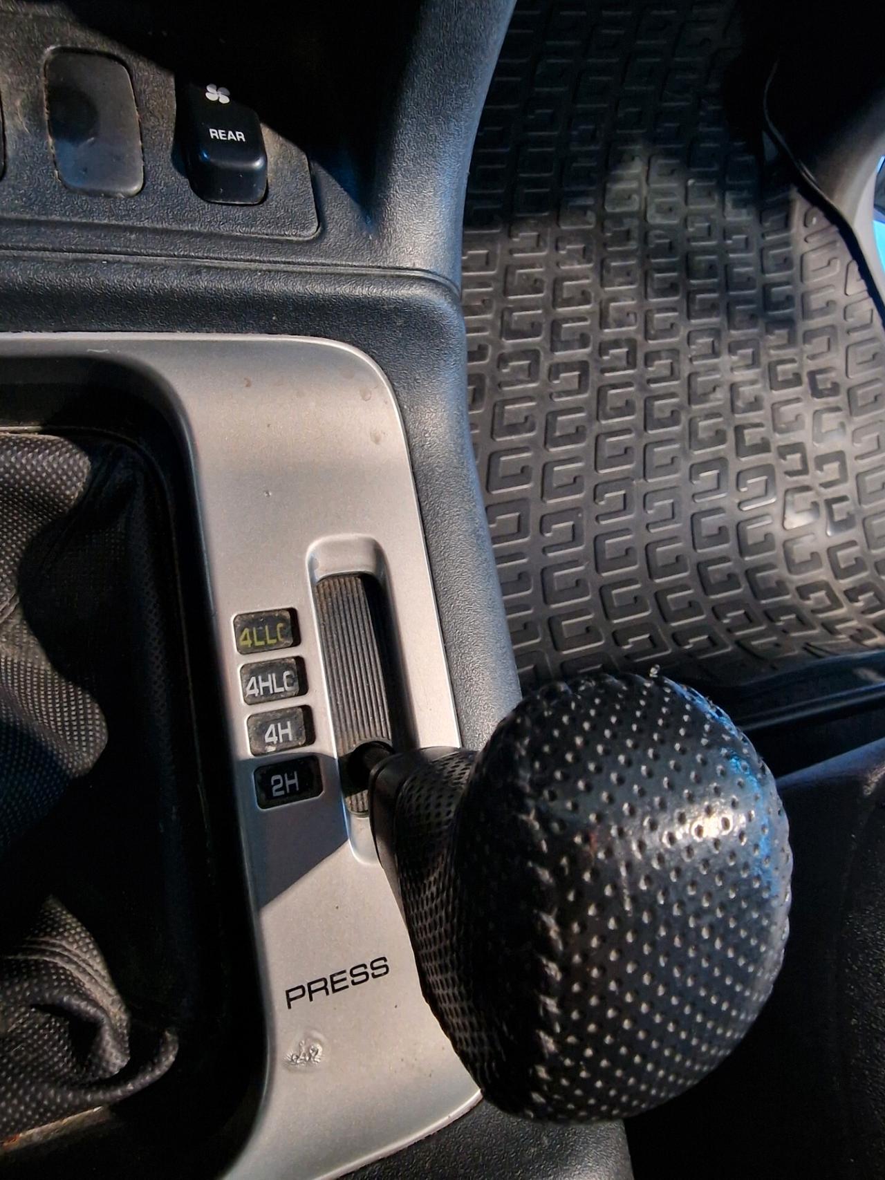 Mitsubishi Pajero 3.2 16V DI-D 5p. GLX 7 posti