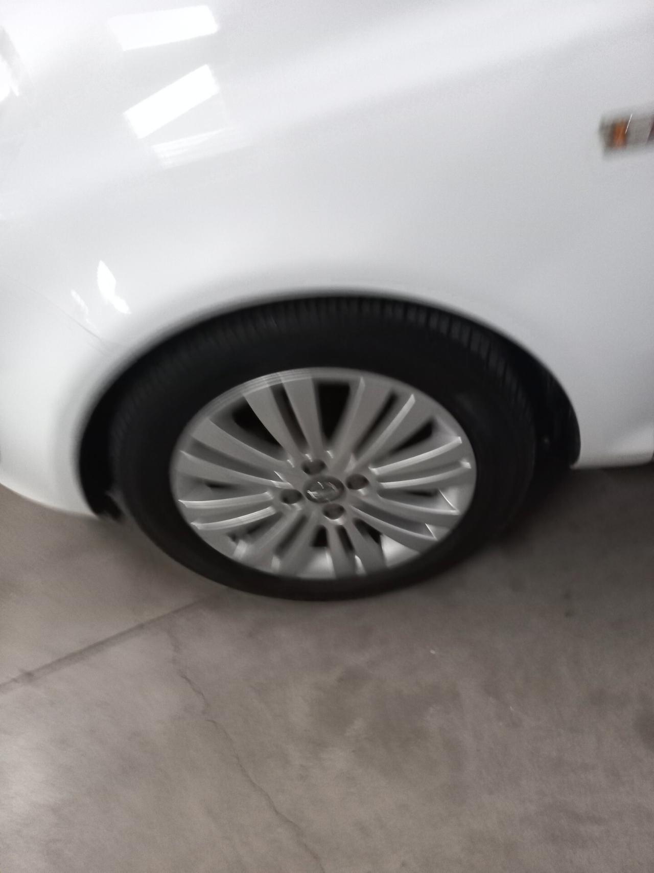 Opel Corsa 1.4 16V 5 porte Cosmo