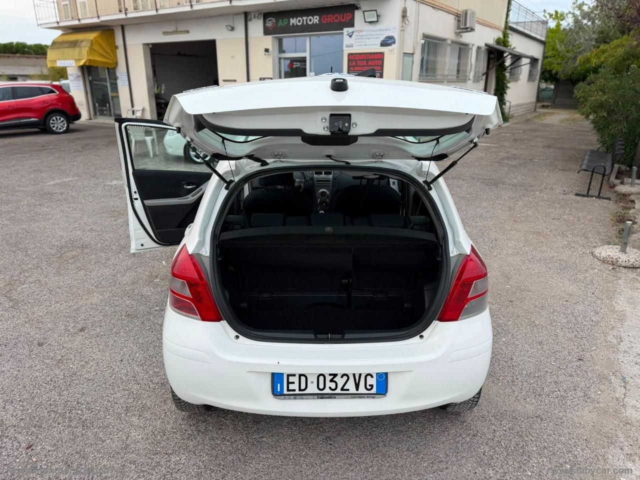 TOYOTA Yaris 1.0 5p. Sol
