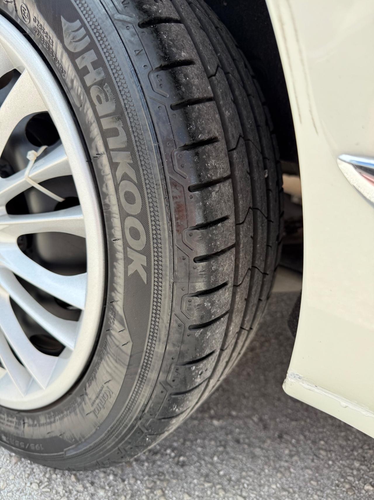 Lancia Ypsilon 1.3 MJT 75 CV Diva