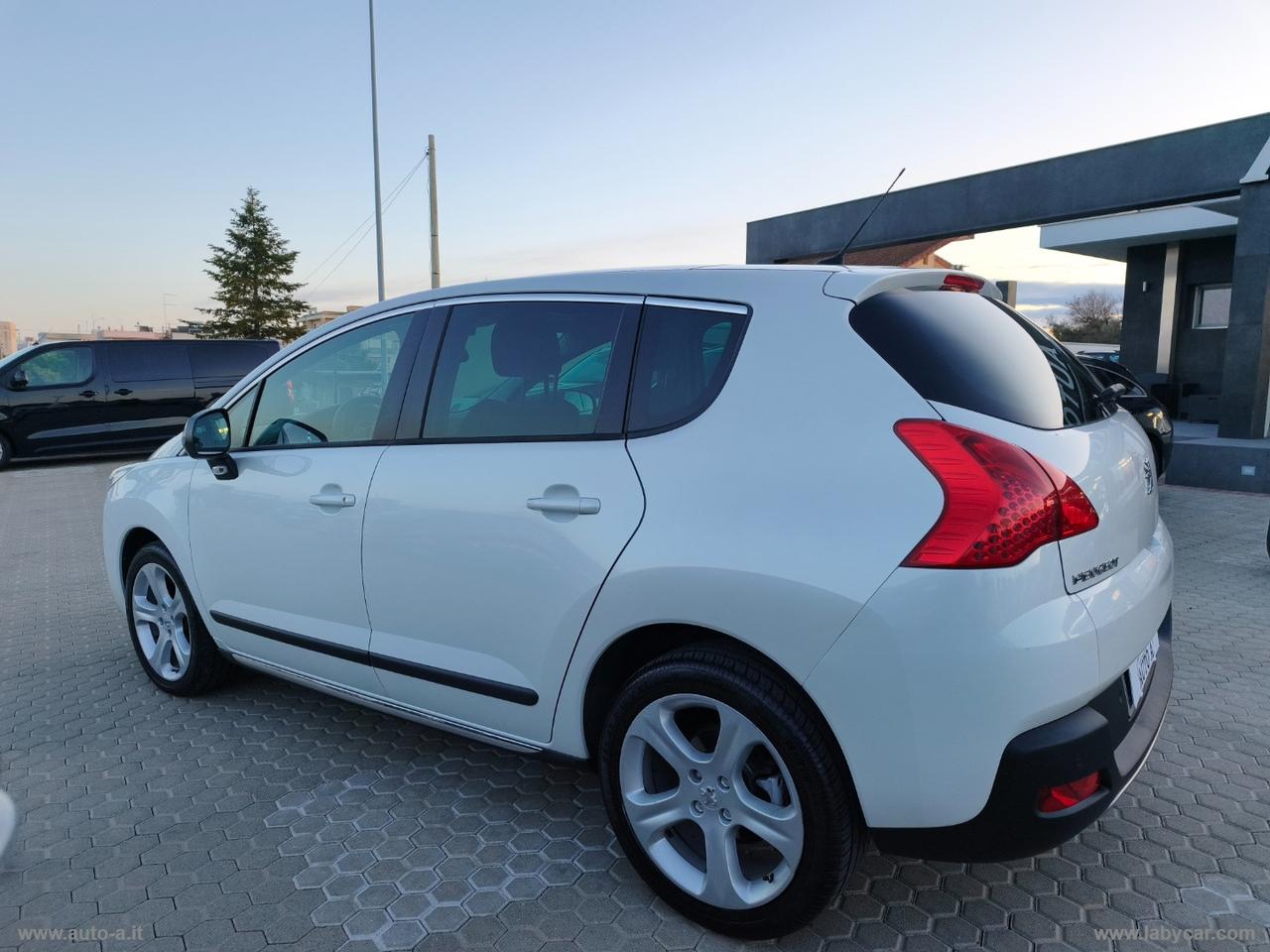 PEUGEOT 3008 1.6 HDi 115 CV Allure