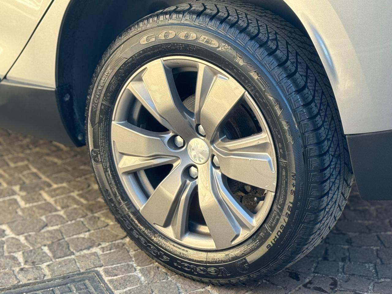 Peugeot 2008 PureTech 82 S&S Allure