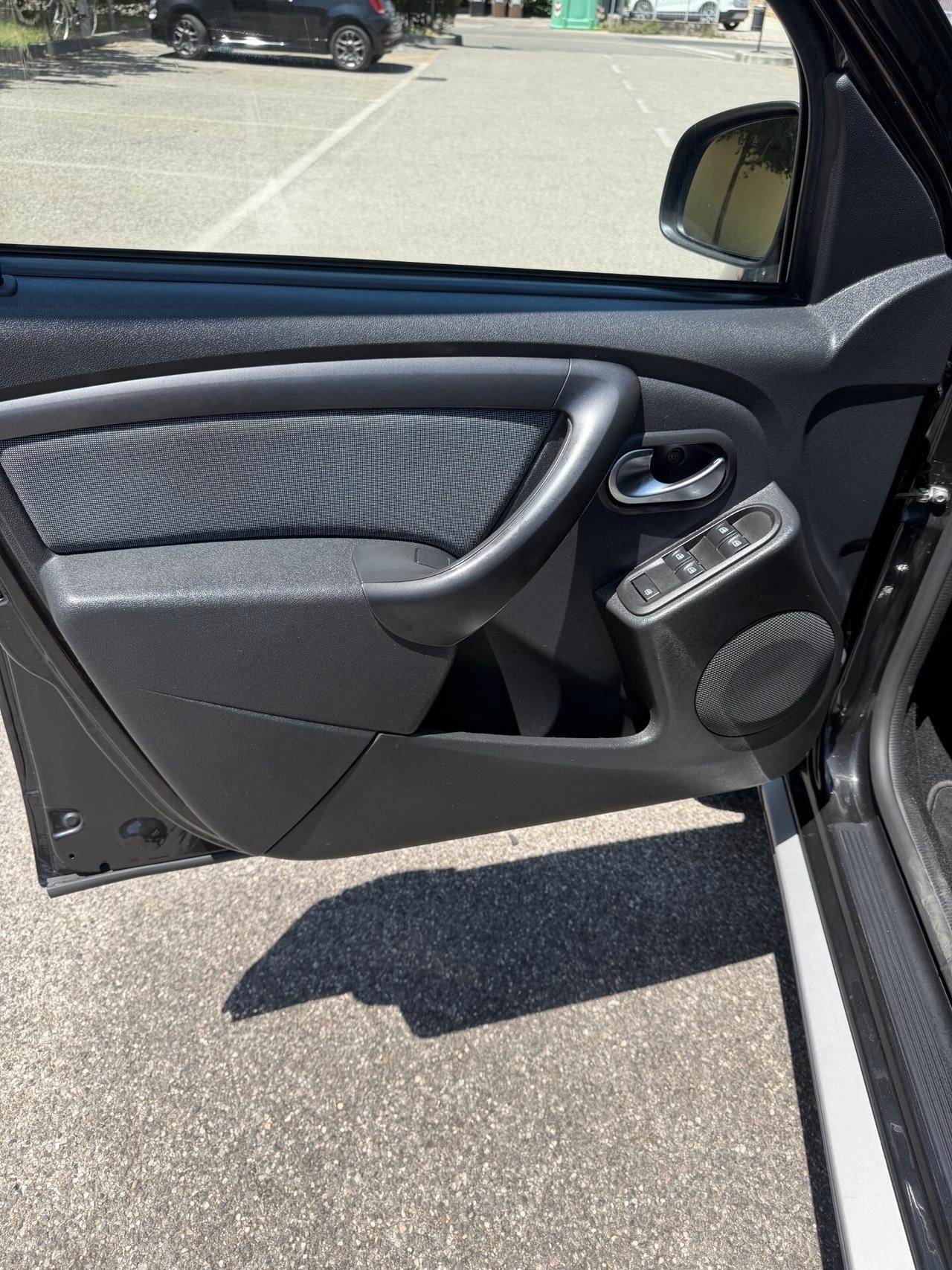 Dacia Duster 1.6 tce Gpl - NAV. - NEOP. - 12 MESI DI GARANZIA -