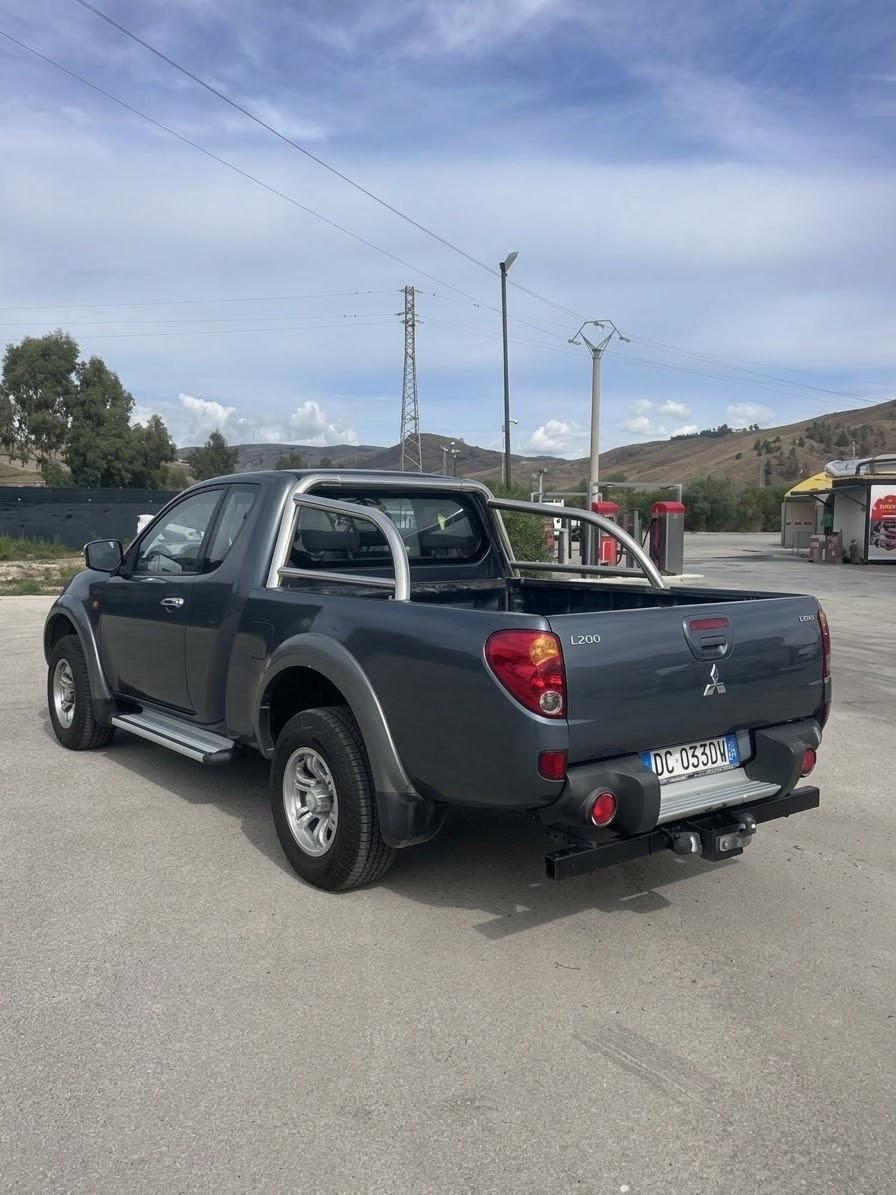 Mitsubishi L200 2.5 DI-D/136CV Single Cab Inform