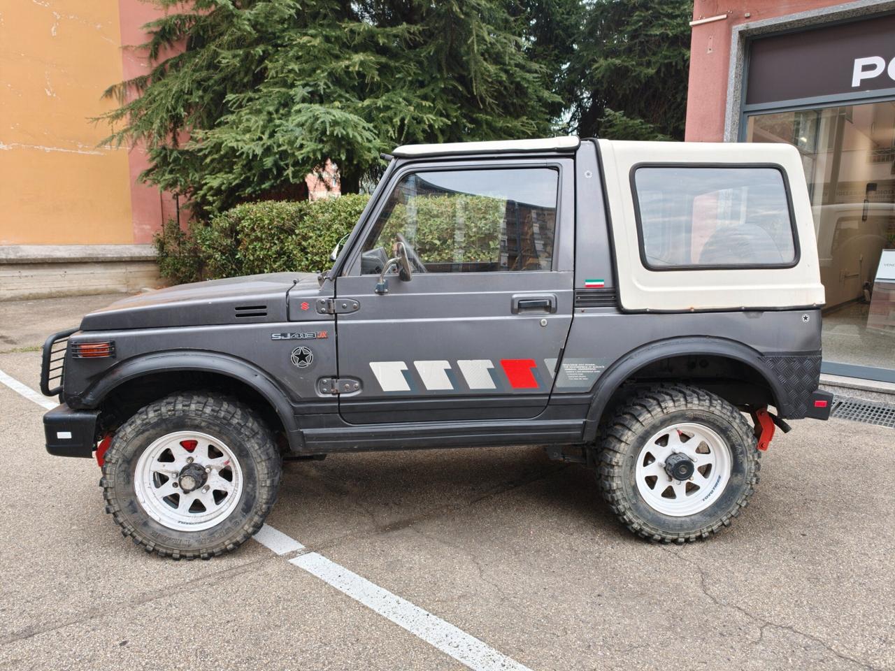 Suzuki SJ 413 SJ410 Berlina De Luxe