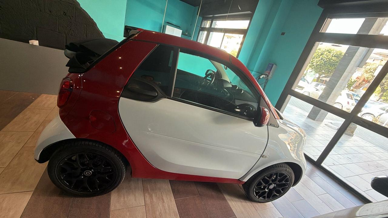 Smart for two cabrio 90 CAVALLI TURBO PASSION “Red& the city”