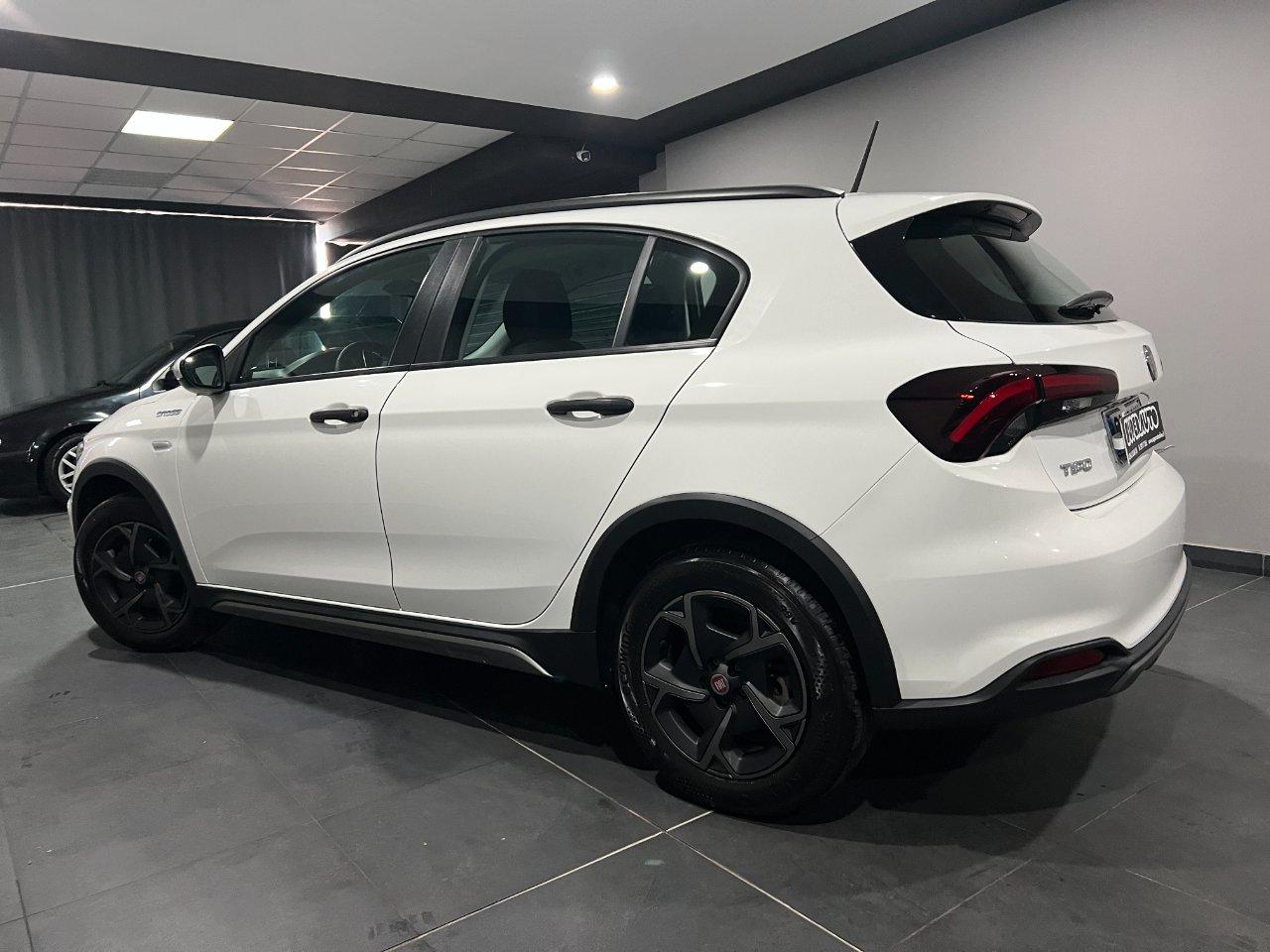 Fiat Tipo Tipo 1.6 mjt Cross s&s 130cv DA VETRINA