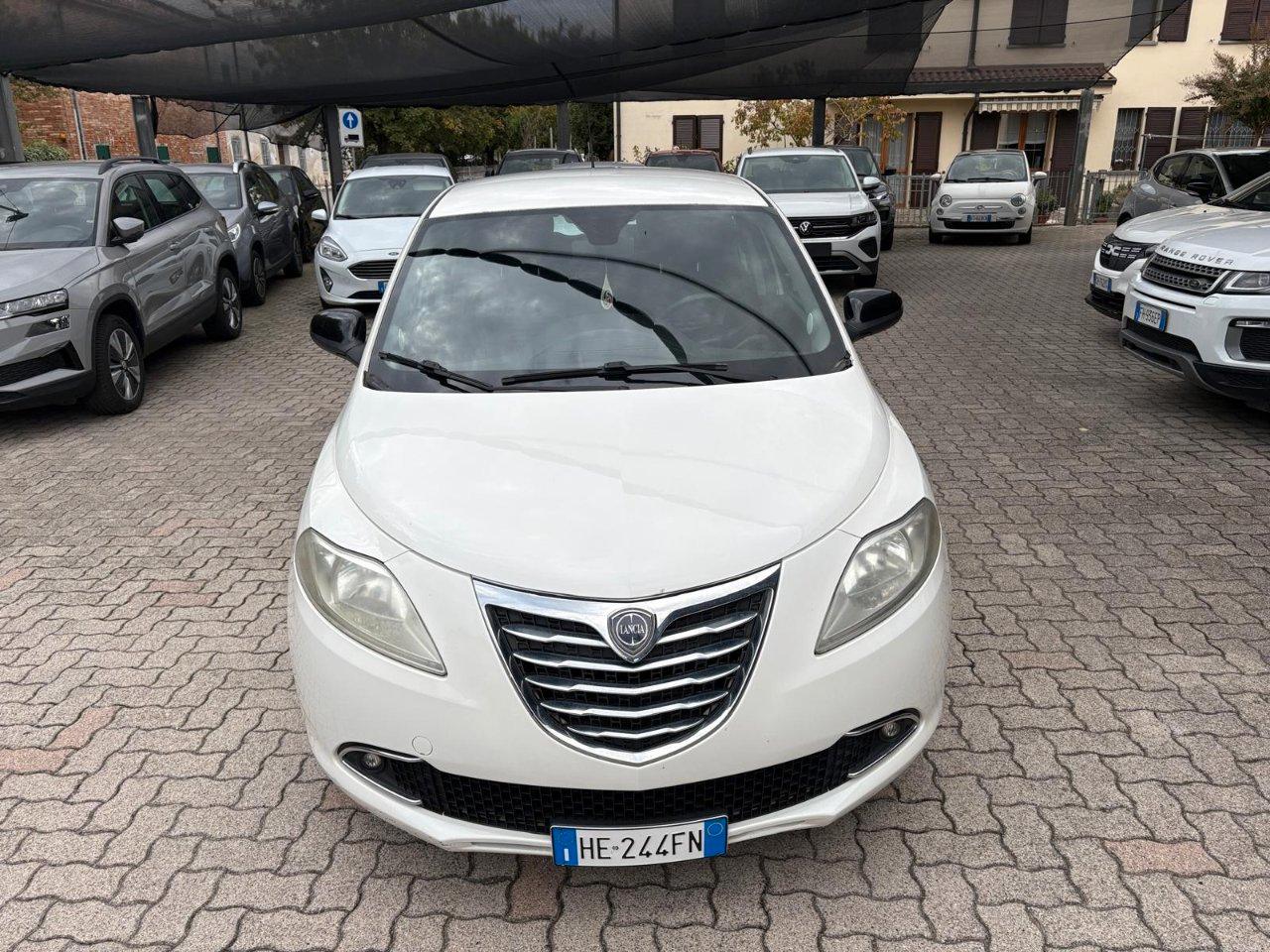 Lancia Ypsilon 5 Porte Ypsilon 1.2 8v Silver 69cv OK NEOPATENTATO