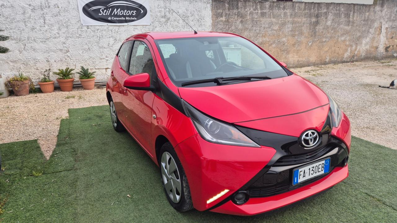 Toyota Aygo 1.0 VVT-i 69 CV 5 porte x-cool