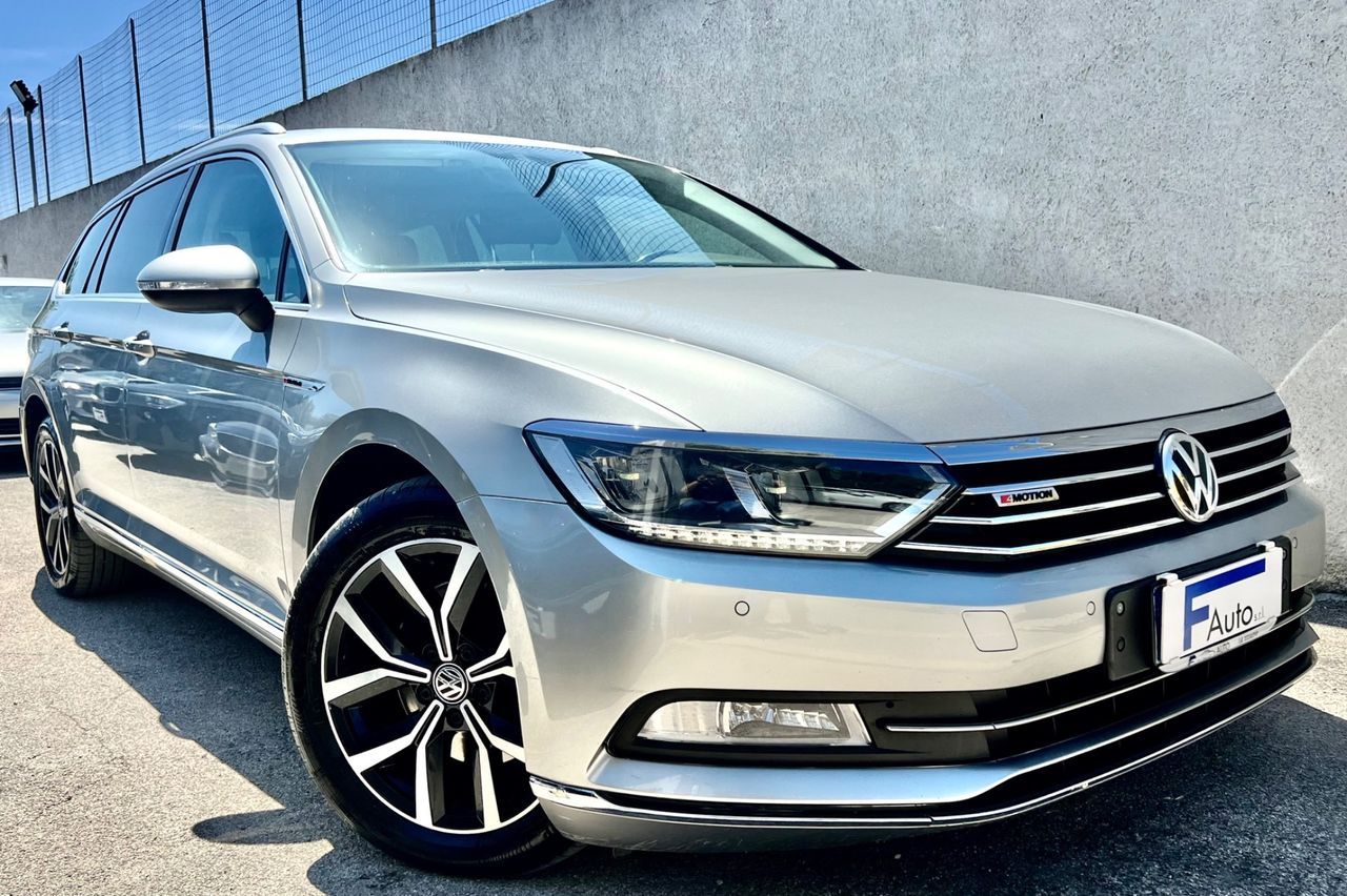 Volkswagen Passat 2.0 TDI 190 CV 4MOTION DSG Highline,VIRTUAL COCKPIT,XENO LED,cerchi diamantati,ecc.