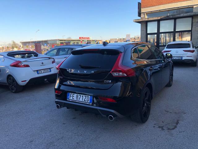 VOLVO V40 D2 R-design Momentum