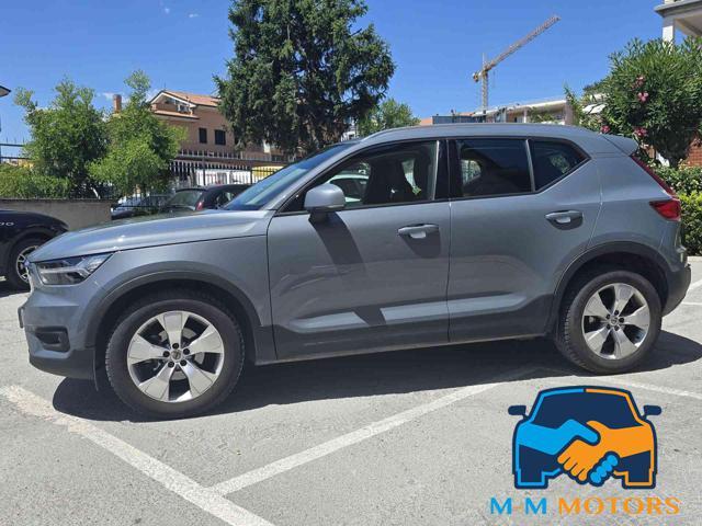 VOLVO XC40 T2 Momentum Pro
