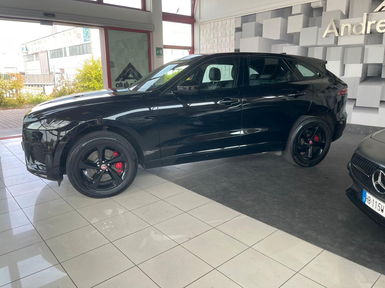 Jaguar F-Pace 3.0 D 300 CV AWD aut. R-Dynamic Black