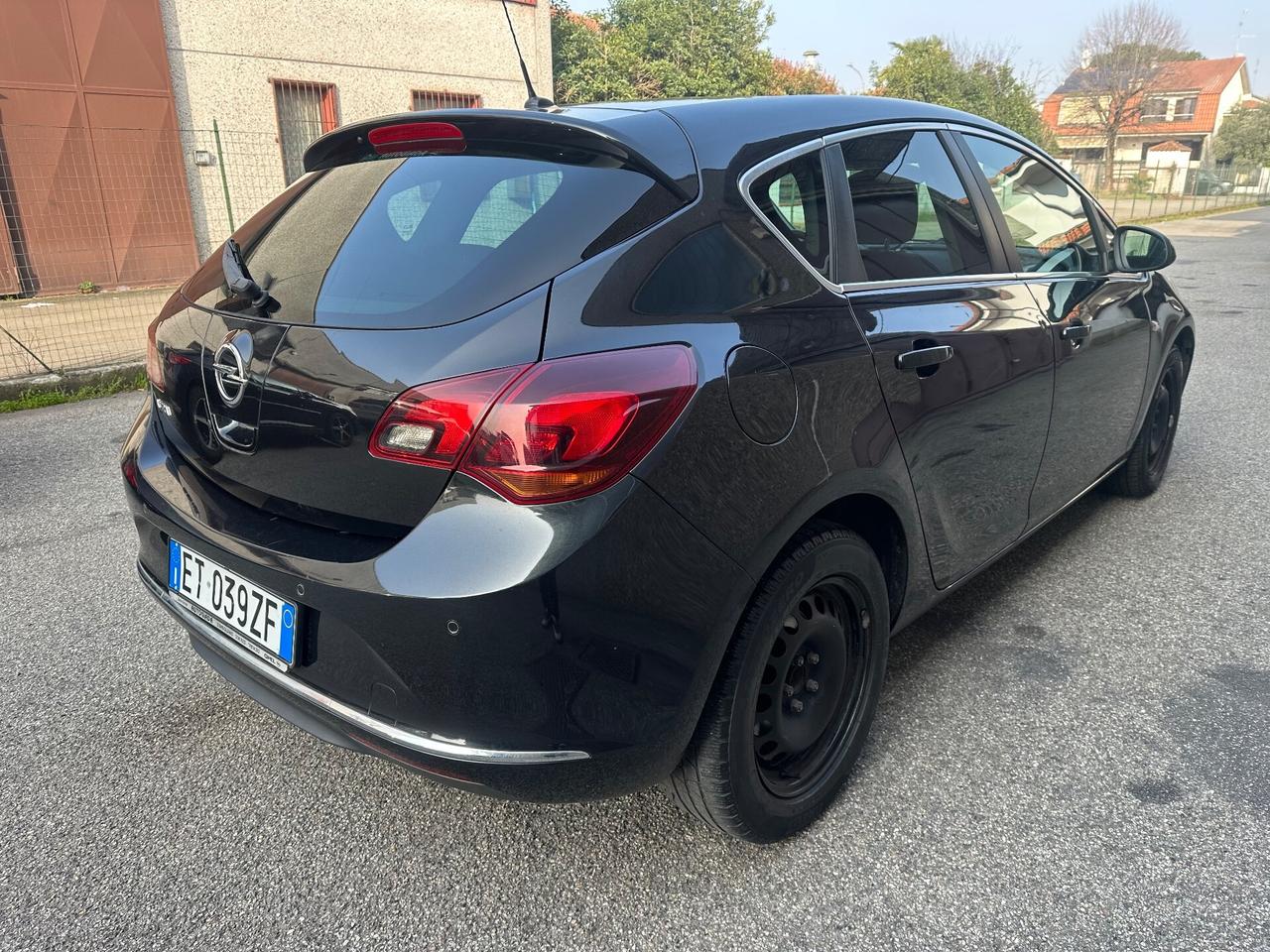 Opel Astra 1.4 100CV 5 porte Cosmo