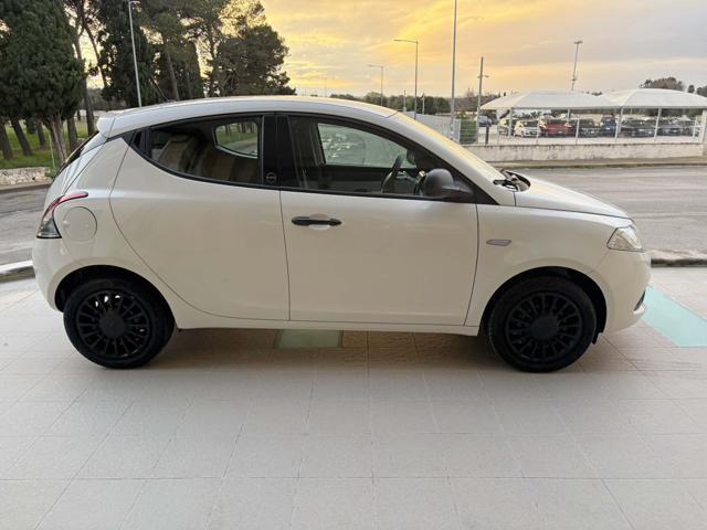 LANCIA Ypsilon 1.0 FireFly 5 porte S&S Hybrid Ecochic Silver.