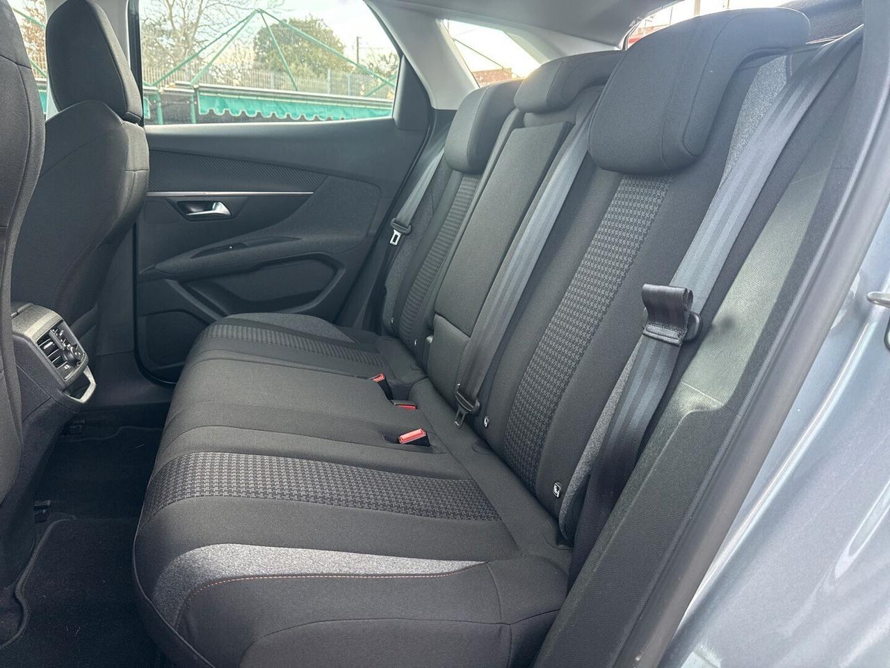 Peugeot 3008 BlueHDi 130 S&S EAT8 Allure